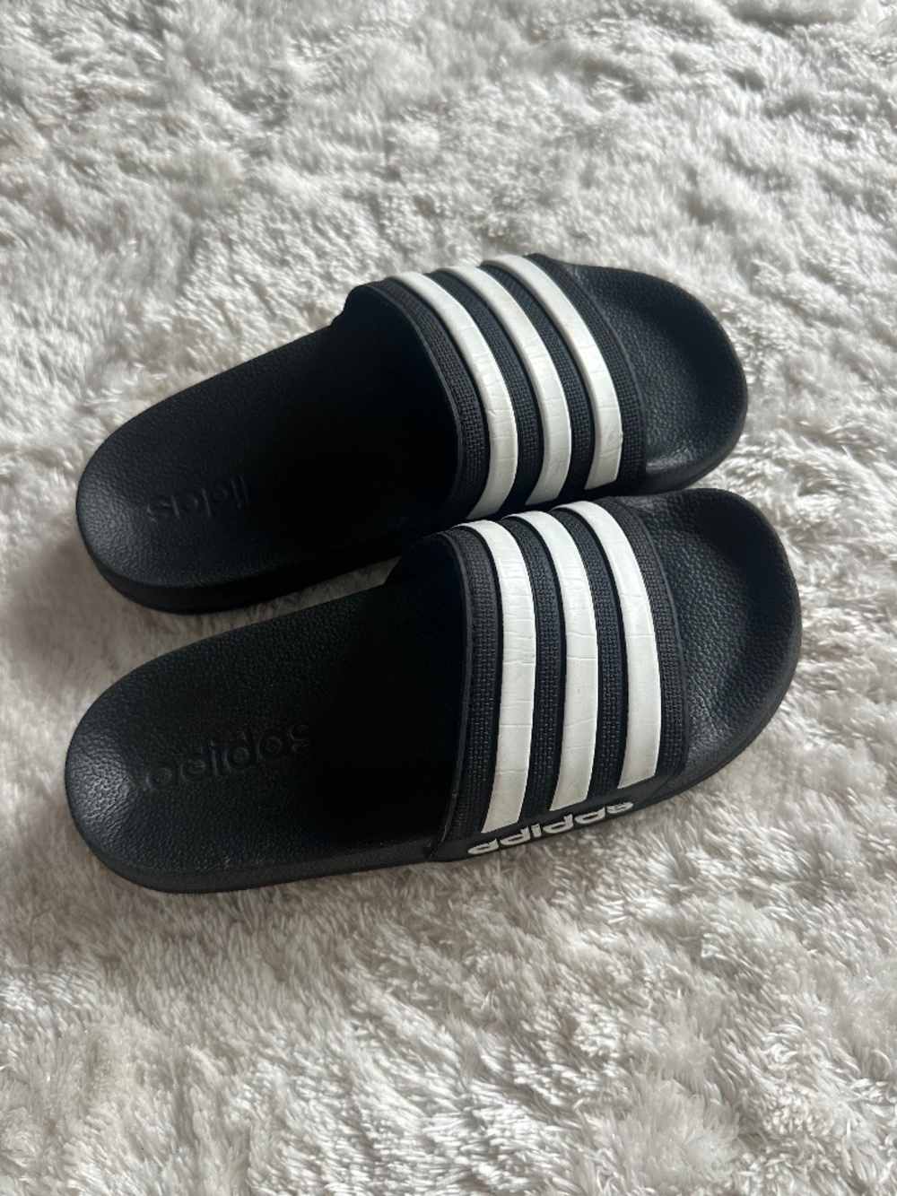 Kids adidas slides size 1